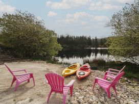 A seating area with pink chairs and kayaks at Hanowen House, Dungloe, County Donegal