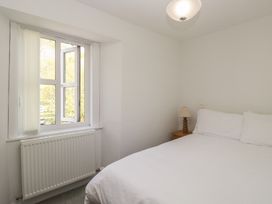 A bedroom with a bed and a lamp at Fellfoot Cottage in 