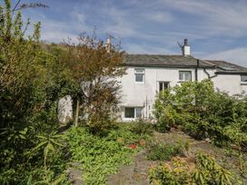 A house and garden with greenery at Fellfoot Cottage
