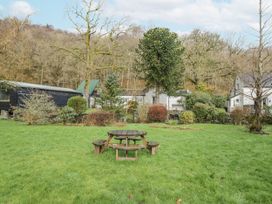 A garden with a table and chairs at The Dove Cot in Ambleside