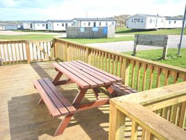 An outdoor area with a picnic table and caravans at 457 Pentreath View Perranporth