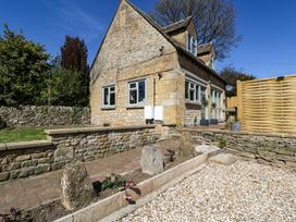 A house with garden elements at Paddock View in Stow-On-The-Wold