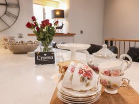 A kitchen with teacups and a teapot at The Old Cartshed | Yr Hen Gwt Cart Abergele