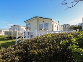 A mobile home with a deck in an outdoor area at Ocean Breeze Escape in Allhallows