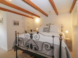 A bedroom with a bed and bedside lamps at The Old Studio in Penzance