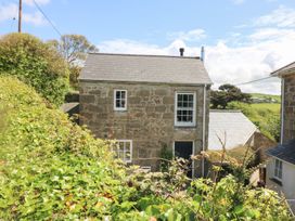 A house with windows and a door at The Old Studio in Penzance