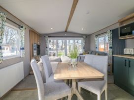 A dining room with a table and chairs at South Beach Landings 28 in Camber