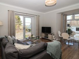 A living room with a sofa and a TV at 3 The Elms in Salcombe