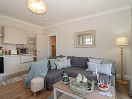 A living room with a sofa and coffee table at 3 The Elms in Salcombe