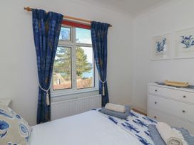 A bedroom with a window and bed at 4 The Elms in Salcombe