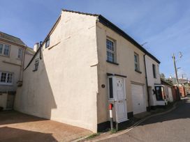 A house with windows and a garage at The Cottage Budleigh Salterton