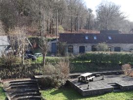 A garden with steps and seating area at Castle Rag in Parkend