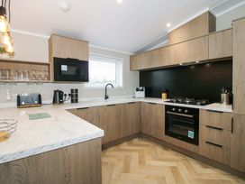 A kitchen with appliances and cabinets at Poppy in Eardisland