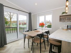 A dining room with a table and chairs at Poppy in Eardisland