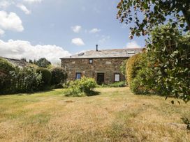 A house with garden and trees at Applestore Wadebridge