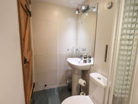 A bathroom with a sink, toilet, and shower at Beckside Studio, Penrith
