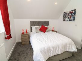 A bedroom with a bed and bedside tables at Ruby Red in Brigg