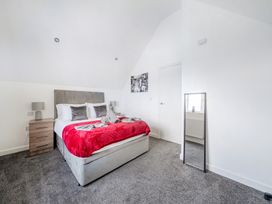 A bedroom with a bed and bedside tables at Ruby Red near Brigg