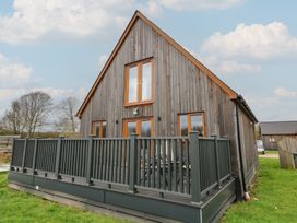 An outdoor view of a house with a deck at Pumpkin Lodge in Brigg