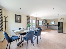 A dining area with a table and chairs at Poker Lodge Near Brigg