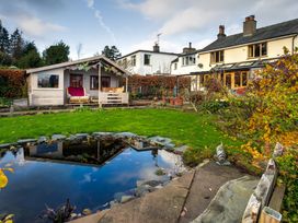 A garden with a pond and shed at Oakdene in Keswick