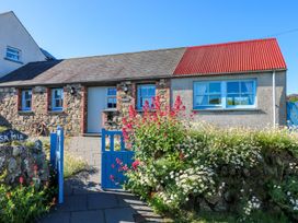 A house with a garden and pathway at Casa Mia in Goodwick