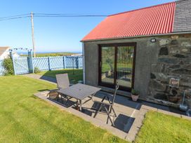 An outdoor patio area with a table and chairs at Casa Mia Goodwick