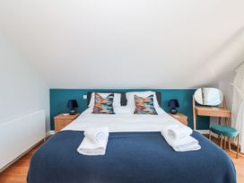 A bedroom with a bed and a dressing table at Galvayne in Dartmouth