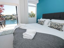 A bedroom with a bed and view of a bay at Galvayne in Dartmouth