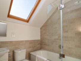 A bathroom with a shower and bathtub at Galvayne in Dartmouth