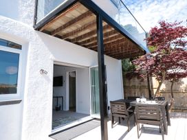 An outdoor seating area with a table and chairs at Galvayne in Dartmouth