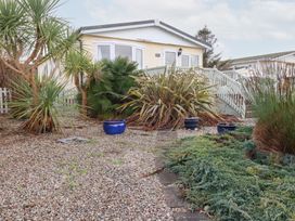 A house with plants and gravel in the garden at Ms Merryn 37 St. Cadocs