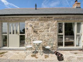 An outdoor patio area with a table and chairs at The Forge in Falmouth