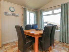 A dining room with a table and chairs at 1 Ocean Terrace in Ilfracombe
