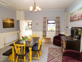 A dining room with a table and chairs at Thadg and Hannah’s in Miltown