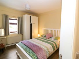 A bedroom with a bed and wardrobe at Thadg and Hannah’s in Miltown