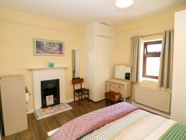 A bedroom with a bed and wardrobe at Thadg and Hannah’s in Miltown