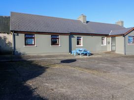 An outdoor area with a house and a table at Thadg and Hannah’s in Miltown