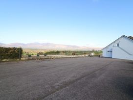 An outdoor area with a building and mountains in the background at Thadg and Hannah’s in Miltown