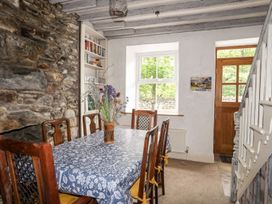 A dining room with a table and chairs at Llys Elen in Caernarfon