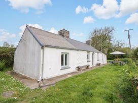 A cottage with a garden and outdoor seating area at Rhos Y Clegyrn in Goodwick