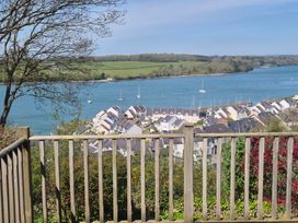 View of water and houses from an outdoor area at Bryn Y Felin in Y Felinheli