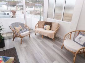 A conservatory with rattan furniture at 16 Forth An Nance Redruth
