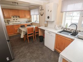 A kitchen with a dining table and chairs at 16 Forth An Nance in Portreath