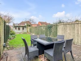 A garden with a table and chairs at Bay Tree Cottage in Heacham