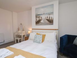A bedroom with a bed and a mirror at The Four Views in Whitby