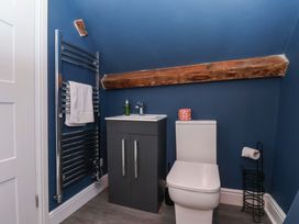 A bathroom with a sink and toilet at The Four Views in Whitby