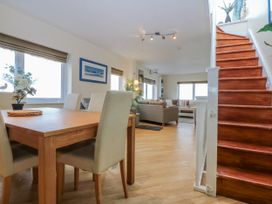 A dining area with a table and chairs at Snowdonia View in Pwllheli