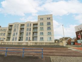 An apartment building with balconies at Snowdonia View in Pwllheli
