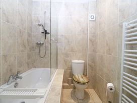 A bathroom with a bathtub and toilet at Snowdonia View in Pwllheli